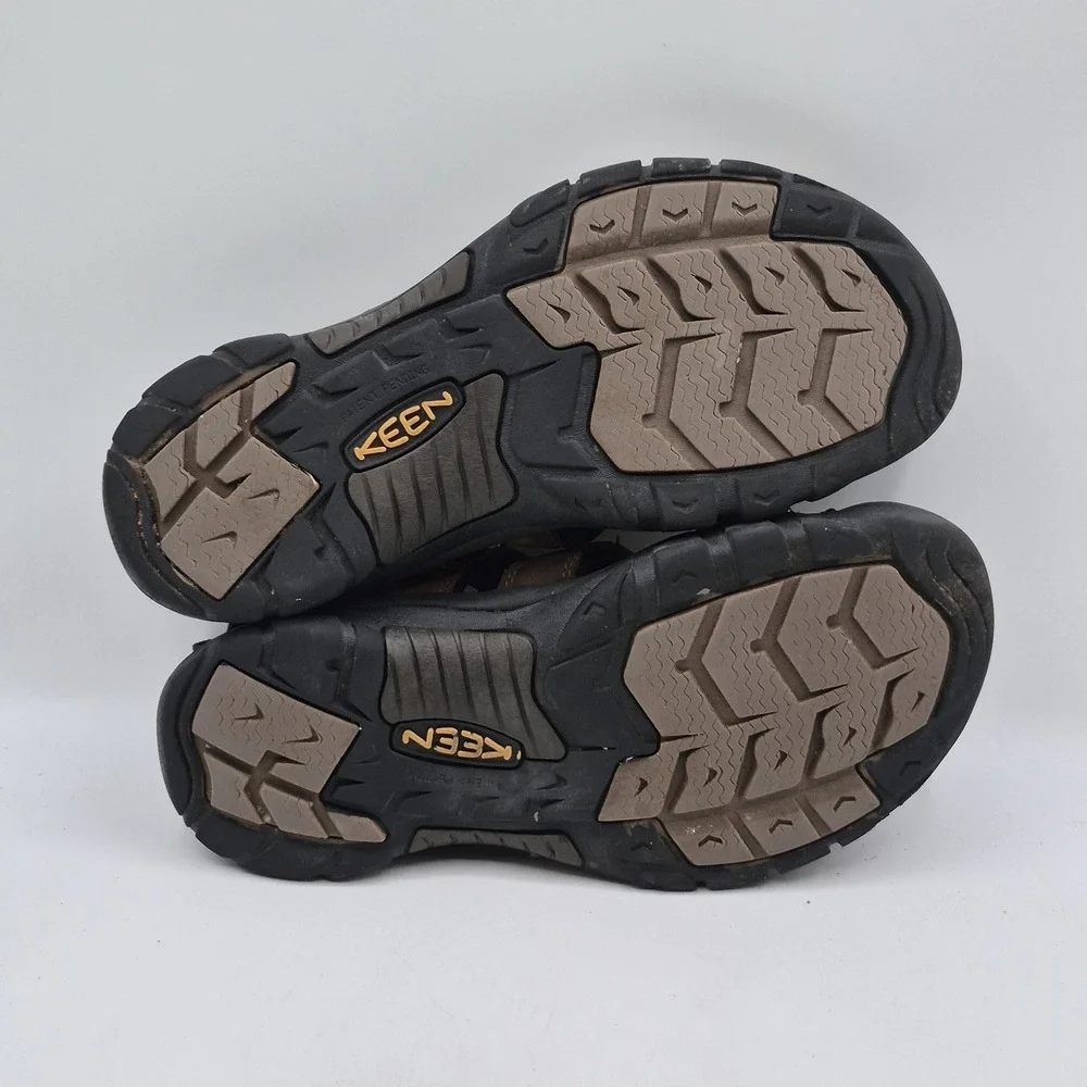 KEEN Newport Leather Sandals Mens Size 10 Brown Closed Toe Hiking Outdoor Bungee